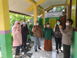 Polres Metro Bekasi Kota Meninjau Kesiapan Vaksinasi Covid-19 di Kampung Teluk Buyung, Anjuran 5M