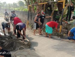 Tetap Kompak, Warga Kampung Penggilingan Tengah RT 002 Menggelar Kerja Bakti
