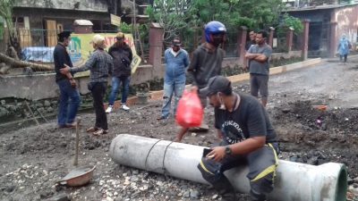 Pekerjaan Perbaikan Jalan Jatimulya – Pengasinan Sempat Terhenti, Lurah; Kalau Musim Hujan Datang Kasian Warga Kami Bisa Banjir