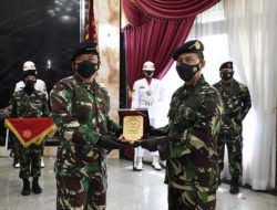 Panglima TNI Penyerahan Jabatan Danjen Akademi dan Berikan Cinderamata ke Marsdya