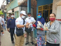 Kerjasama Dengan FBJP, Kelurahan Ancol Bagikan Masker dan Hand Sanitizer Kepada Warga
