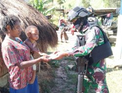 Melalui Patroli Simpatik, Satgas Yonif 751 Berikan Pengobatan Gratis Kepada Masyarakat Lanny Jaya