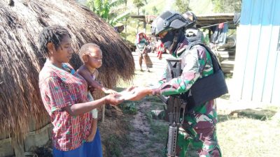 Melalui Patroli Simpatik, Satgas Yonif 751 Berikan Pengobatan Gratis Kepada Masyarakat Lanny Jaya