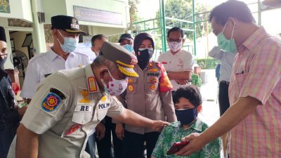 Penuhi Herd Immunity Warga, Wali Kota dan Camat Bekasi Barat Pantau Vaksin Anak di SMP Al-azhar 6 Jakapermai