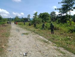 Satgas TNI Bersama Aparat Desa dan Masyarakat Laksanakan Kerja Bakti