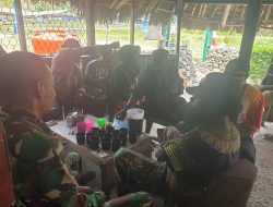 Penuhi Undangan, Satgas TNI Hadiri Acara Rapat Adat