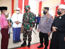 Panglima TNI Tinjau Vaksinasi Pelajar dan Santri di Malang
