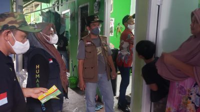 Door to Door, Kelurahan Jatibening Baru Gencar Lakukan Stikerisasi dan Vaksinasi