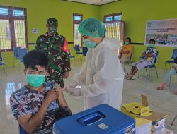 Aparat TNI Pastikan Pelaksanaan Vaksinasi Covid-19 Tahap I dan II Tertib dan Kondusif