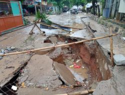 Gang Servis Banjir, Jalan Raya Masjid AL-Jihad Kelurahan Ciketing Udik Bantar Gebang Amblas