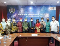 Wali Kota Bekasi Rahmat Effendi Raih Penghargaan pada Ajang AK-PWI