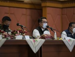 Ridwan Kamil Pimpin Rapat Covid-19 di Kantor Wali Kota Bekasi, Ini Pesan Khususnya… 