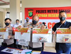 Polres Amankan Pemilik dan Puluhan Botol Ciu Siap Edar di Jatiasih