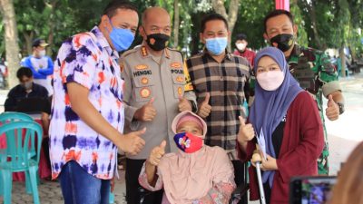 Plt Wali Kota Bekasi Tinjau Vaksinasi di Alun-alun
