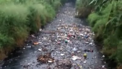 Gawat Tumpukan Sampah Mengalir di Kali Jambe Tambun, Ketum ARB Pinta Pj Bupati Bekasi Agar Tegas