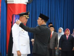 Gubernur Jabar Ridwan Kamil Lantik Walikota Bekasi Dr Tri Adhianto