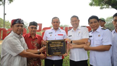 Plt Walikota Bekasi Tri Adhianto Resmikan Taman Kelurahan Padurenan
