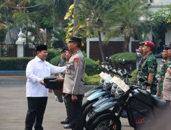 Menhan Prabowo Serahkan 100 Unit Rantis E-Tactical Sergap Produk Dalam Negeri Kepada TNI dan Polri