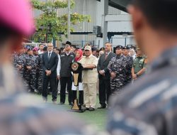 Menhan Prabowo Lepas Keberangkatan Kapal RS TNI KRI dr. Radjiman-992 Kirim Bantuan untuk Palestina