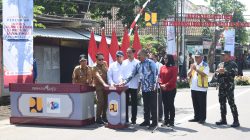 Panglima TNI Dampingi Presiden RI Resmikan Inpres Jalan Daerah di Madiun
