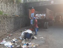 Sudah Lima Tahun Beroperasi, Dinas LH Stop Lokasi Pembuangan Sampah Di Kolong Jembatan Jakasetia