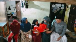 Dimalam Takbir Tri Adhianto Berkunjung ke Rumah Emak Kunih di Sepanjang Jaya