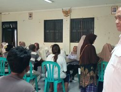 Lurah Margamulya Monitor Penyaluran Beras Bulog Tepat Sasaran