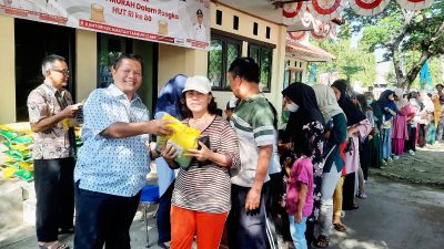 Camat Tambun Utara Salurkan 7 Ton Beras Murah
