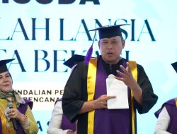 Wali Kota Bekasi Buka Acara Wisuda Lansia: Usia Hanya Angka, Semangat Belajar Tak Mengenal Batas