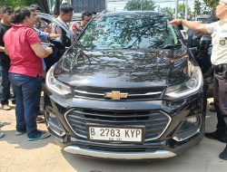 Pengunjung Samsat Kota Bekasi Digegerkan Pria Paruh Baya Diduga Meninggal Dalam Mobil