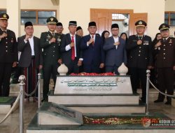 Pemkab Bekasi Gelar Tabur Bunga dan Zikir Bersama di Makam KH. Noer Alie